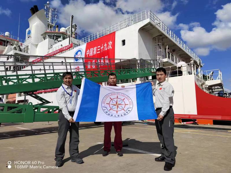 三位教师出征中国第39次南极科考任务
